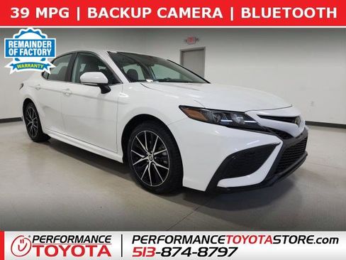 Used 2024 Toyota Camry SE image 1