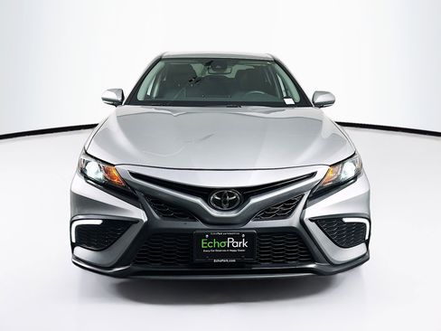 Used 2024 Toyota Camry SE FWD image 2