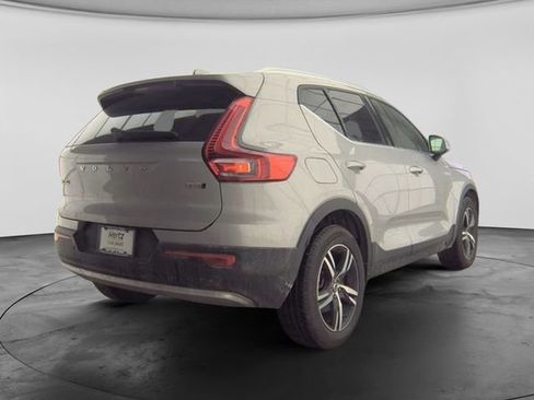 Used 2024 Volvo XC40 B5 Core AWD/4WD image 7