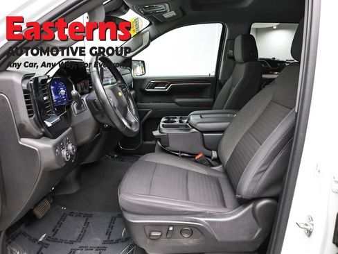 Used 2025 Chevrolet Silverado 1500 LT AWD/4WD image 13