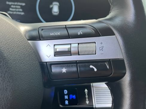 Used 2025 Hyundai Tucson Limited FWD image 21