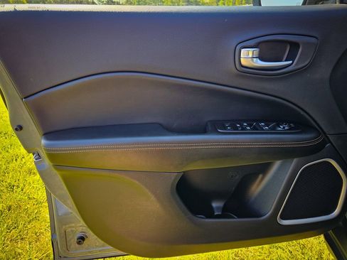 Certified 2021 Jeep Compass Limited AWD/4WD image 9
