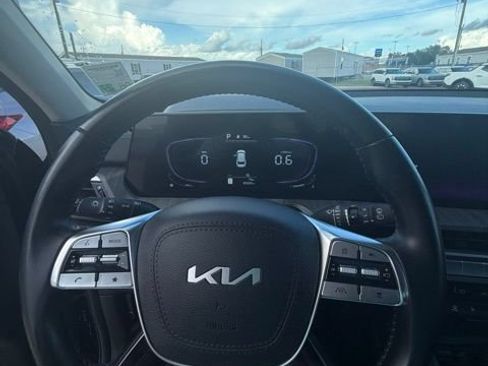 Used 2023 Kia Telluride EX w/ EX Captain's Chair Package FWD image 23