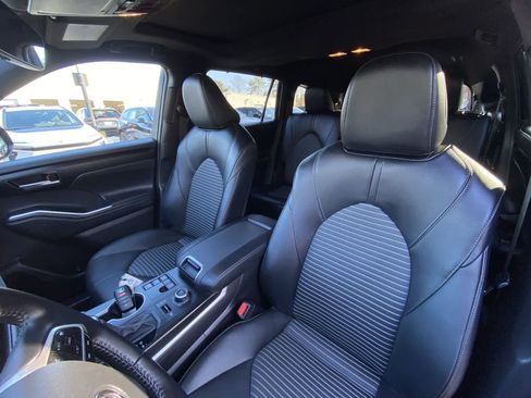 Certified 2025 Toyota Highlander XSE image 21