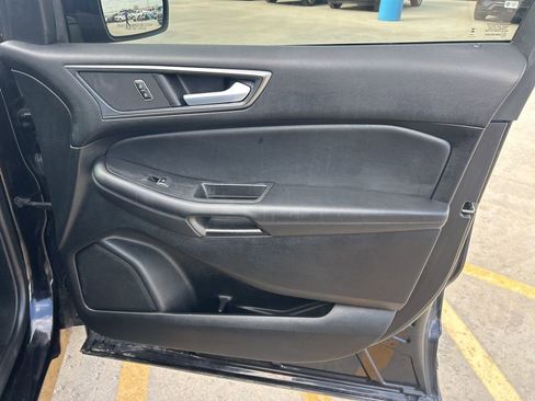 Used 2024 Ford Edge SE w/ Black Appearance Package image 9