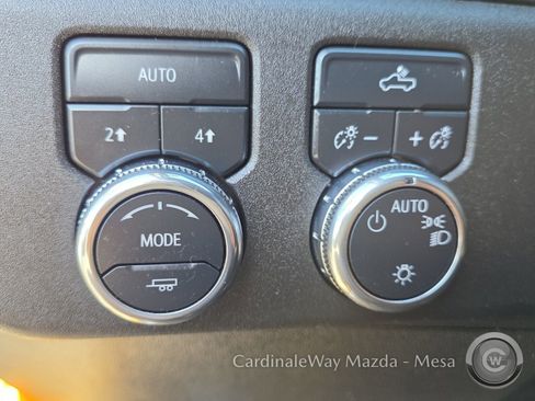 Used 2025 GMC Sierra 1500 SLE w/ Preferred Package image 29