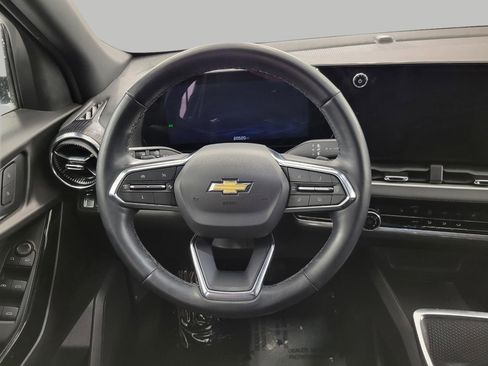 Used 2025 Chevrolet Equinox LT image 4