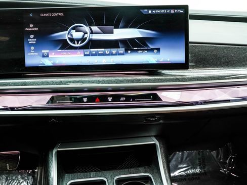 Used 2023 BMW 760i xDrive AWD/4WD image 27