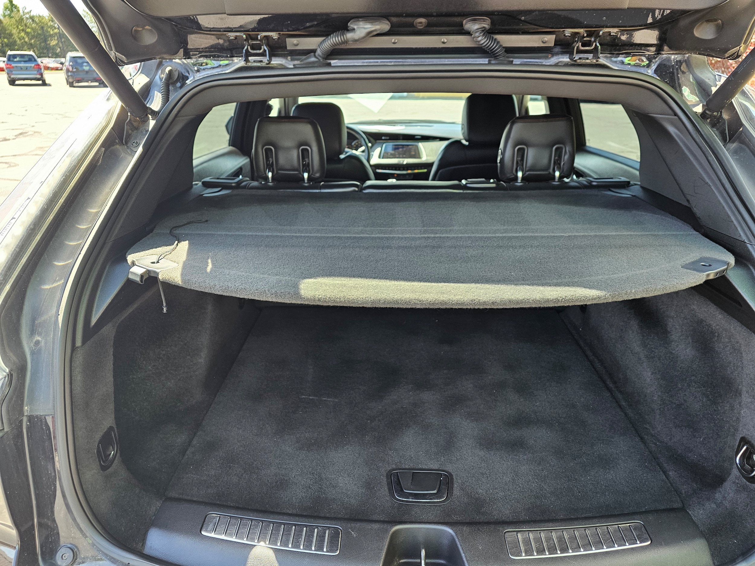 Used 2019 Cadillac XT4 Sport w/ Driver Awareness Package FWD image 8