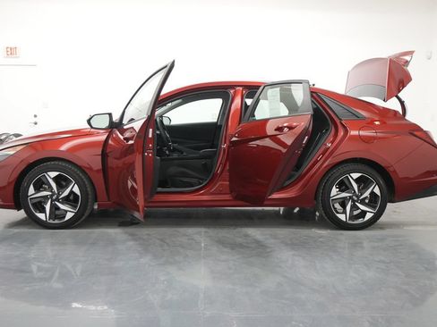 Used 2023 Hyundai Elantra SEL w/ Convenience Package FWD image 21