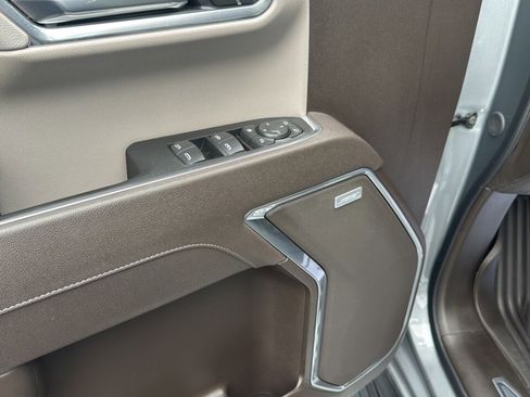 Used 2025 GMC Sierra 1500 SLT image 16
