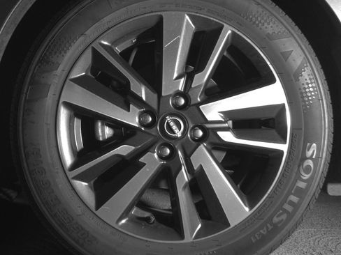 Used 2025 Nissan Versa SV image 12