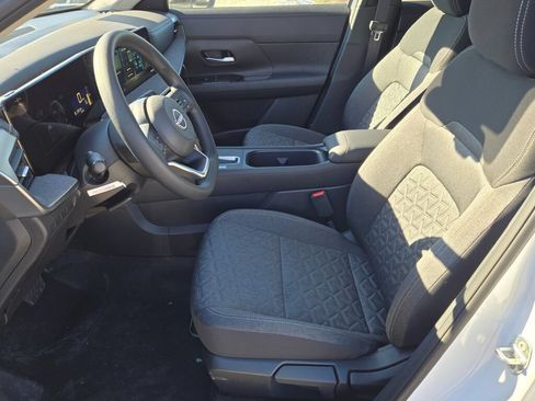 Used 2026 Nissan Kicks SV w/ Interior Electronics Package AWD/4WD image 17
