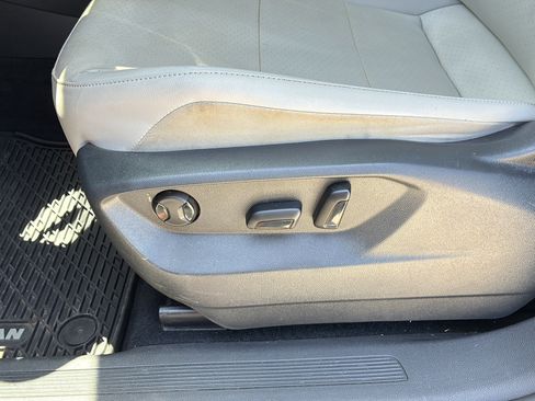 Used 2021 Volkswagen Tiguan SE w/ Panoramic Sunroof Package FWD image 14