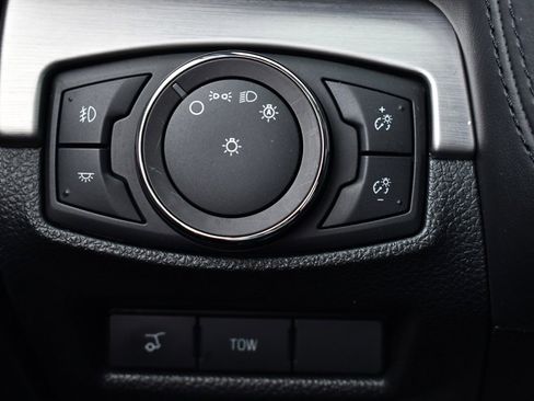 Used 2018 Ford Explorer Platinum image 31