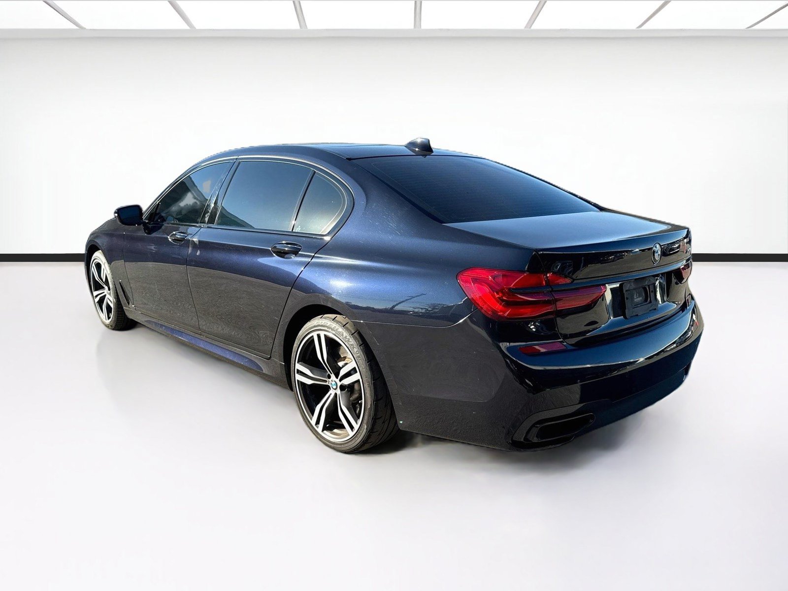 Used 2018 BMW 740i RWD image 6