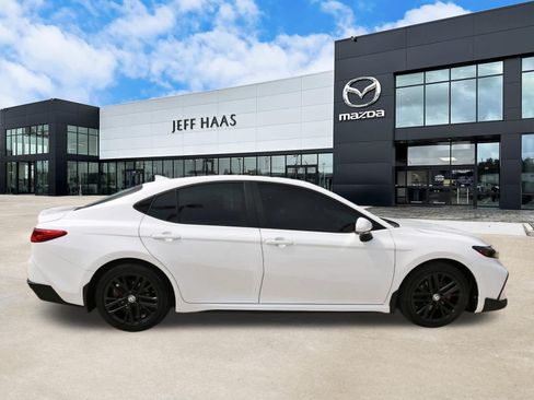 Used 2026 Toyota Camry SE w/ Convenience Package FWD image 5