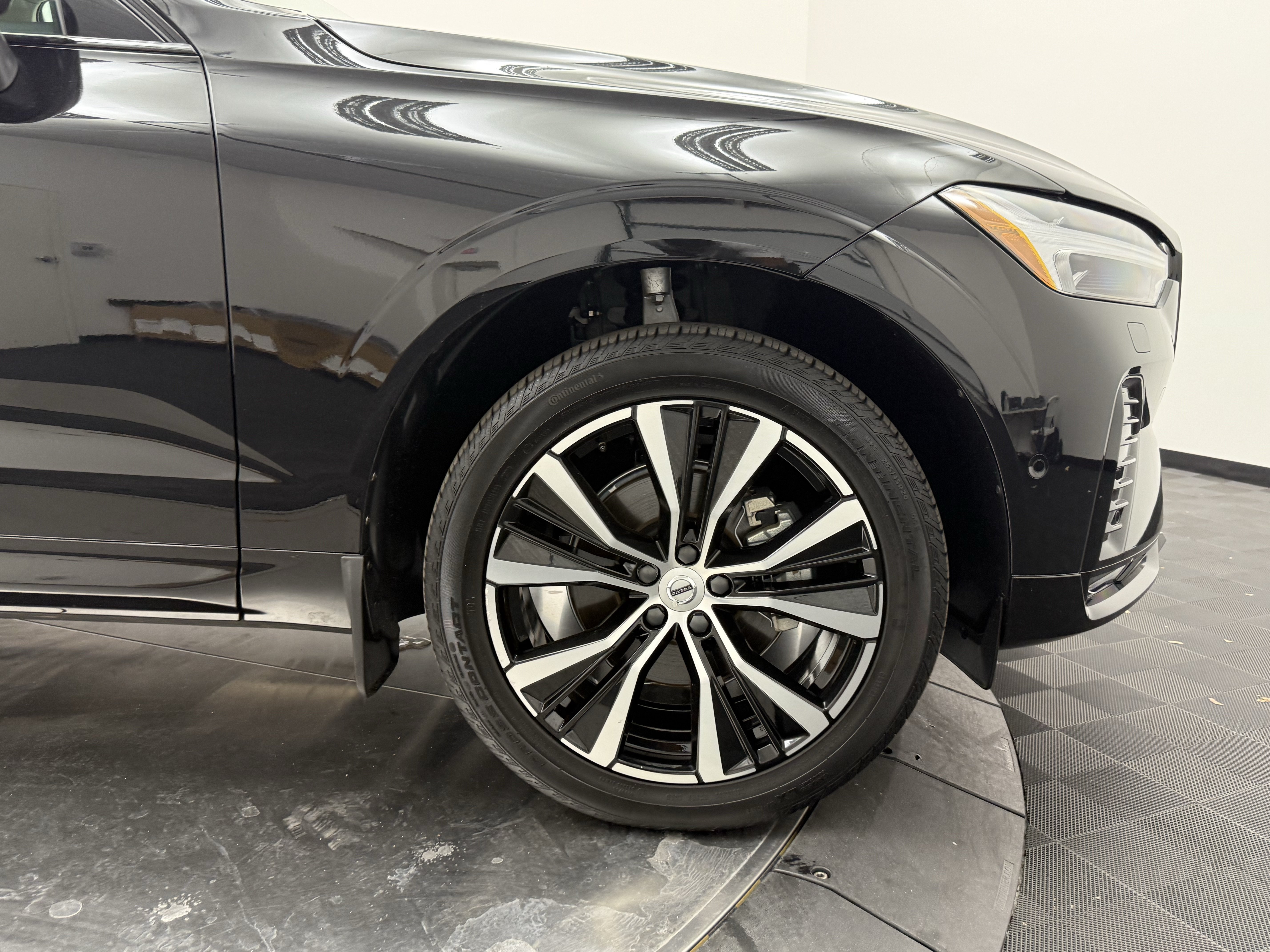 Certified 2024 Volvo XC60 B5 Plus w/ Protection Package Premier AWD/4WD image 9
