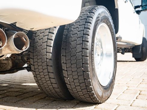 Used 2024 Ford F450 Limited w/ FX4 Off-Road Package image 46