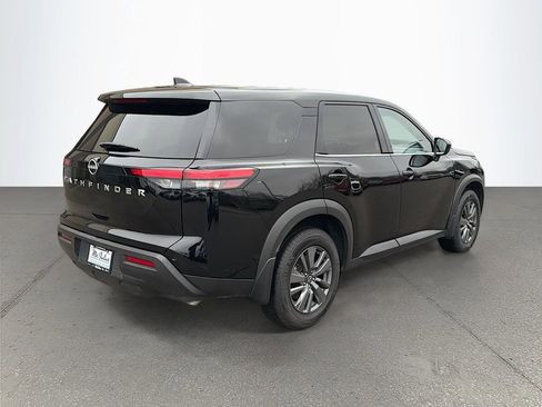 Used 2024 Nissan Pathfinder S image 4