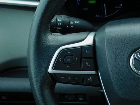 Used 2024 Toyota Sienna XLE image 18