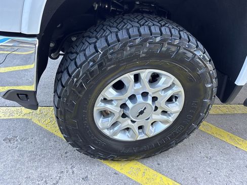 Used 2024 Chevrolet Silverado 2500 LTZ w/ LTZ Convenience Package image 15