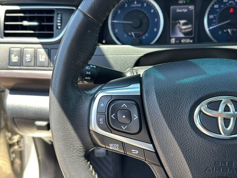Used 2017 Toyota Camry XLE w/ Moonroof Package FWD image 11