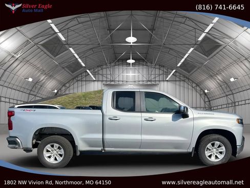 Used 2020 Chevrolet Silverado 1500 LT w/ Convenience Package image 2