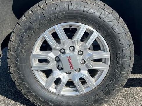Used 2023 GMC Sierra 2500 SLT w/ SLT Premium Package AWD/4WD image 15