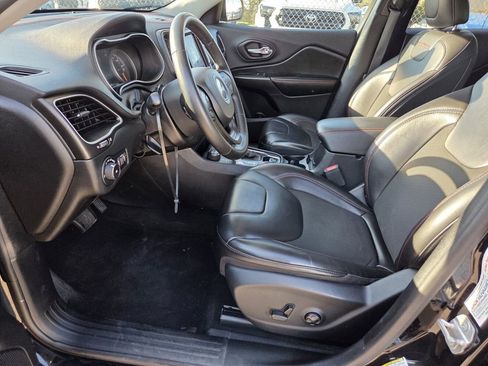 Used 2020 Jeep Cherokee Trailhawk w/ Cold Weather Group image 4