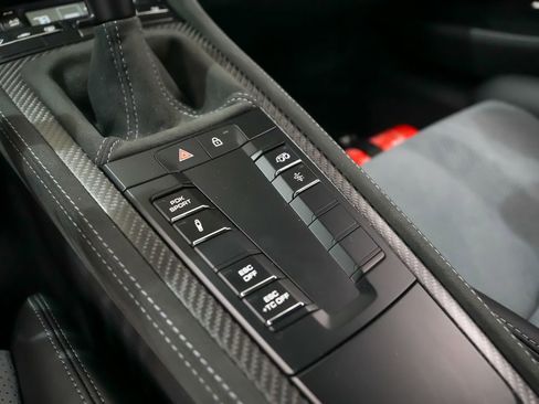 Certified 2025 Porsche 718 Cayman GT4 RS RWD image 31