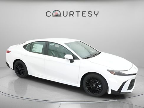 Certified 2026 Toyota Camry SE FWD image 15