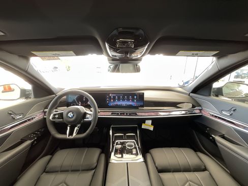 New 2026 BMW 760i xDrive w/ Executive Package image 12