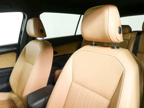 Certified 2024 Volkswagen Tiguan SE FWD image 10