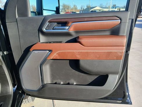 New 2026 GMC Sierra 2500 Denali Ultimate w/ LPO, Black Badging Package image 15