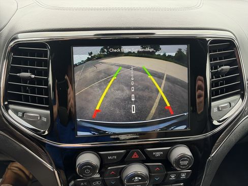 Used 2019 Jeep Grand Cherokee Overland RWD image 27