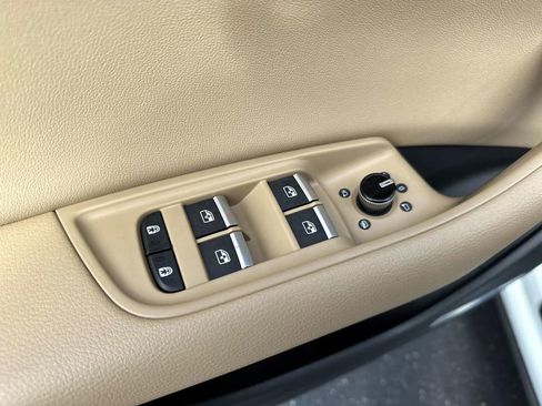 Used 2019 Audi Q8 Premium Plus w/ Premium Plus image 13