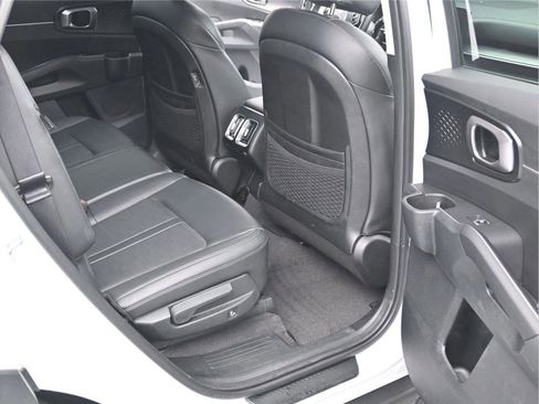 Used 2025 Kia Sorento S w/ Panoramic Sunroof Package FWD image 8