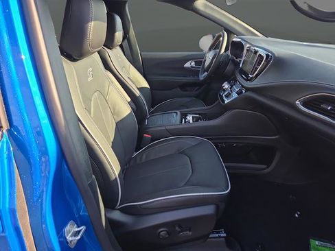 New 2026 Chrysler Pacifica Limited w/ S Appearance Package image 33