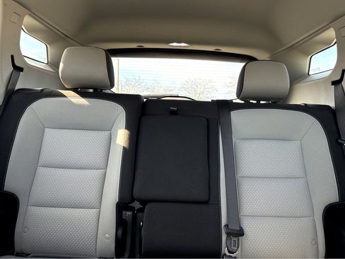 Used 2022 GMC Terrain SLE w/ Driver Convenience Package image 5