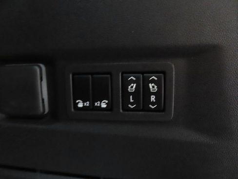 Used 2024 Chevrolet Tahoe LT w/ Luxury Package image 39