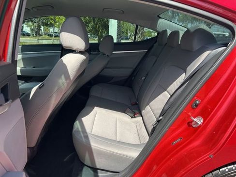 Used 2020 Hyundai Elantra SE w/ Cargo Package (C1) FWD image 12