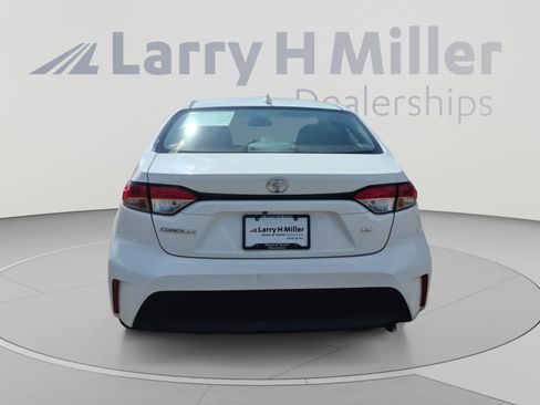 Used 2025 Toyota Corolla LE FWD image 4