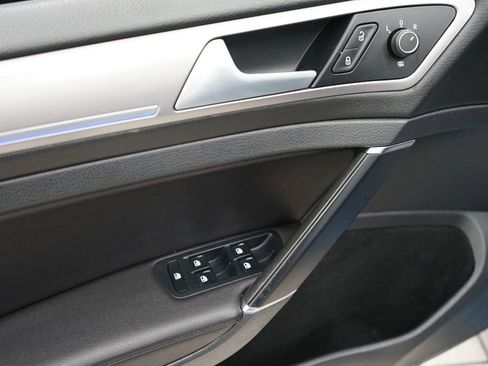 Used 2016 Volkswagen e-Golf SEL Premium image 26