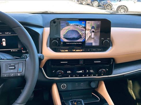 Used 2023 Nissan Rogue Platinum image 7