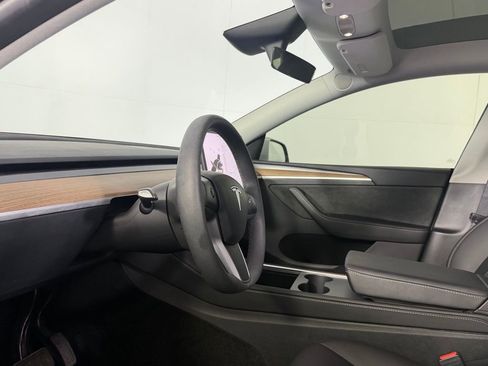 Used 2024 Tesla Model Y Long Range image 21