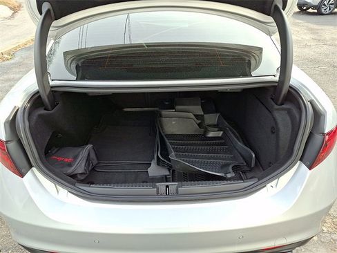 Used 2020 Alfa Romeo Giulia Base w/ Nero Edizione image 32