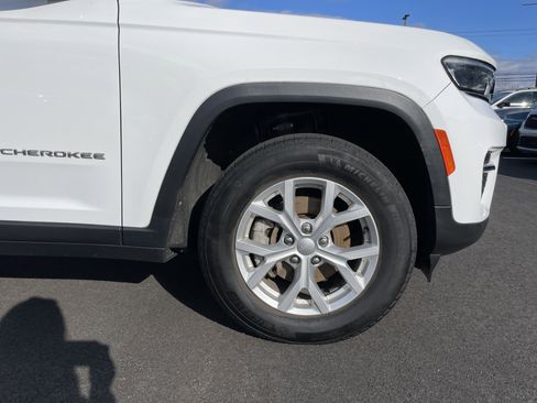 Certified 2023 Jeep Grand Cherokee Limited image 7