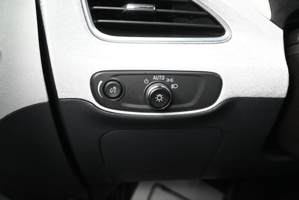 Used 2021 Chevrolet Bolt LT FWD image 18