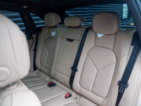 Certified 2026 Porsche Macan AWD/4WD image 20